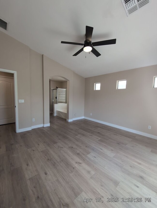 Building Photo - SPACIOUS and beautifully remodeled home! E...