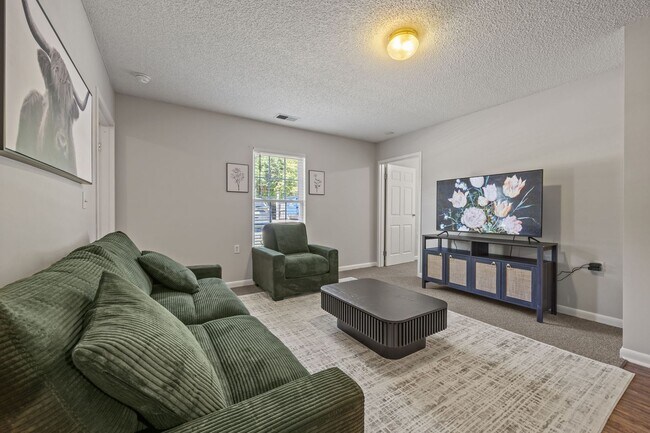 Building Photo - FULLY FURNISHED EXCLUSIVE SHORT AND MIDTERM RENTAL ONLY!