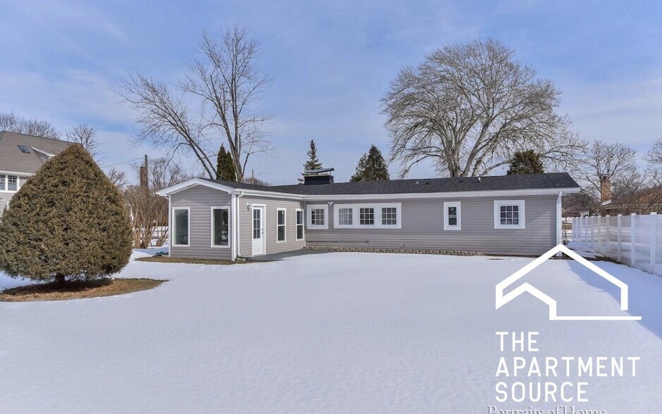 Building Photo - 702 Hammerschmidt Ave