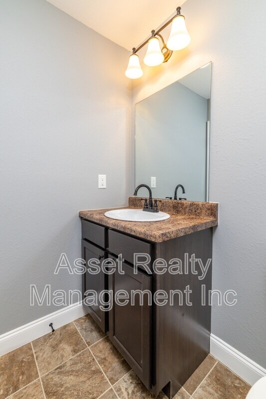 Building Photo - 924 Warrior Hill Dr