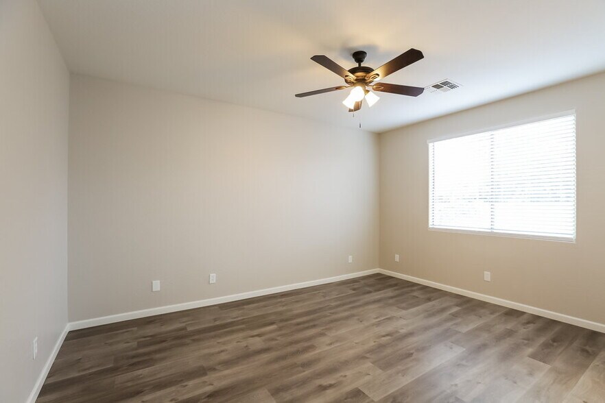 Building Photo - 5519 W Vineyard Rd