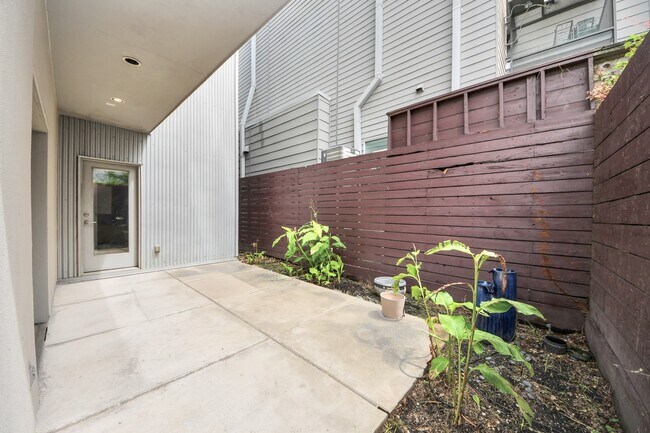 Building Photo - 1823 Southmore Blvd