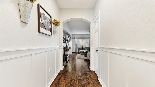 Building Photo - 436 Musgrav-