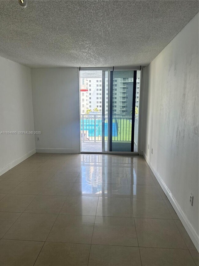 Building Photo - 850 N Miami Ave