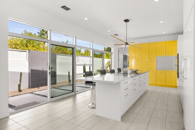 Building Photo - 48674 Vista Viejo Dr