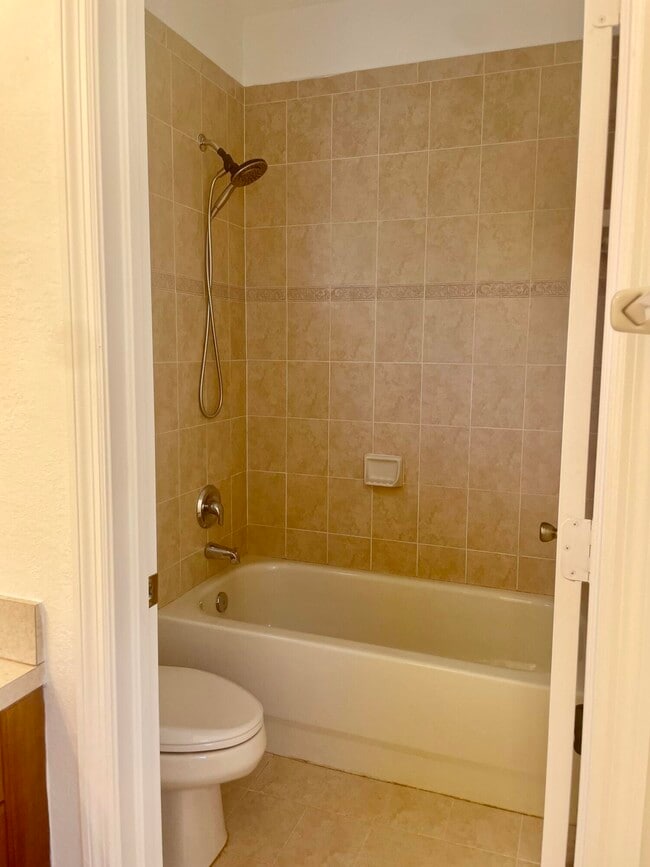 Building Photo - 5156 SE Mariner Garden Cir