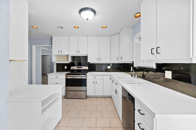 Building Photo - 5854 E 46th Pl