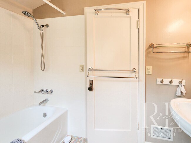 Building Photo - Waterfront Tudor | Private, Vintage Charm with Casita