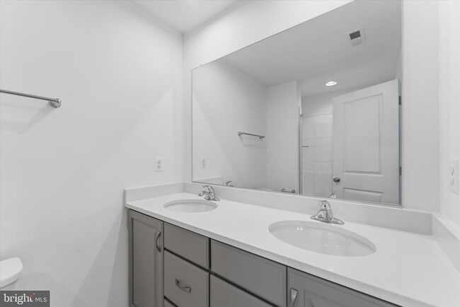 Building Photo - 505 Fontana Cir