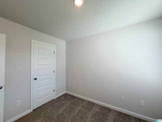 Building Photo - 174 Hill Ln