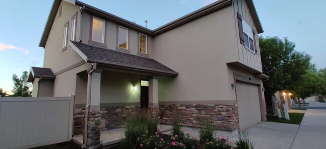 Building Photo - 1077 Kettering Dr