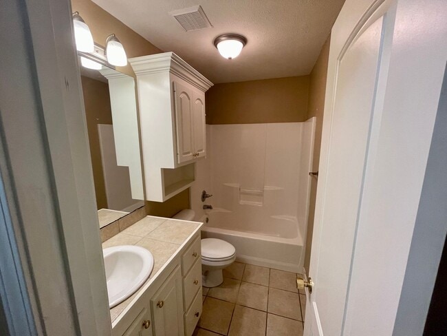 Building Photo - 3/2 available in Brandon Farmington Station!!