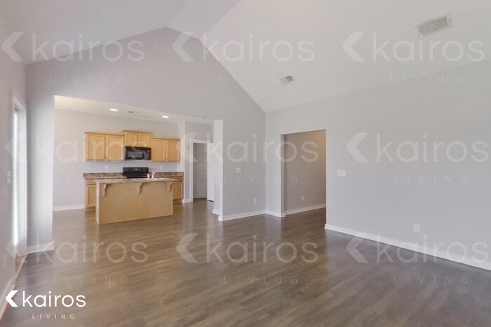 Building Photo - 7079 Shadesbrook Dr