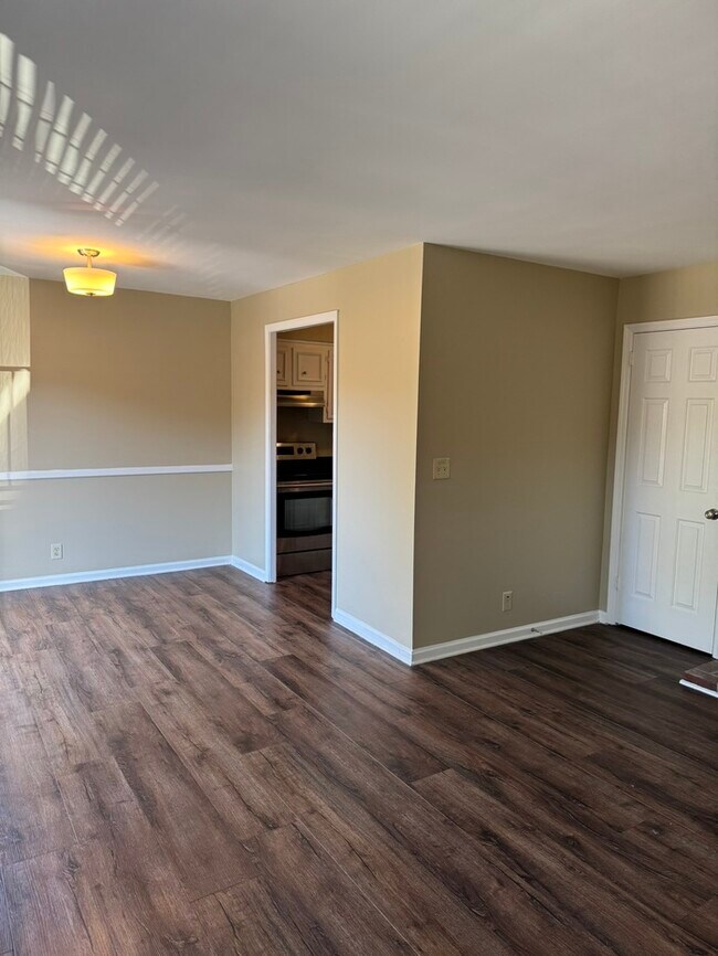 Building Photo - 5807 Brentwood Trace