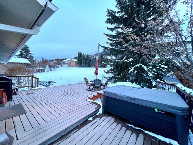 Building Photo - Pet Friendly 4 Bed 3 Bath Single Family Home on Westside W/ Fully Fenced yard, Attached Garage!