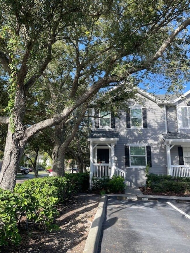 Building Photo - 2 Bedroom 2 1/2 Bath Townhouse in ST, next to MacDill Air Force Base