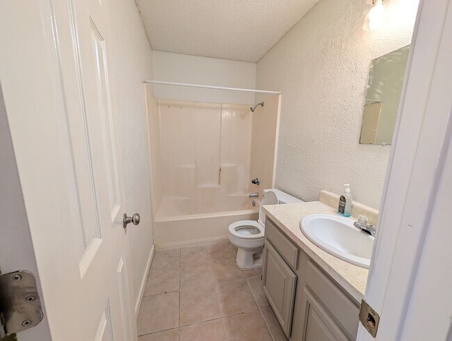 Building Photo - 6221-6223 Sandlin - B&amp;B