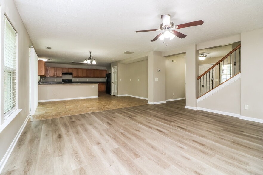 Building Photo - 130 Sugar Berry Pl