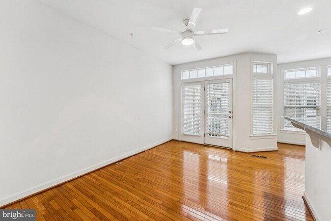 Building Photo - 8915 Amelung St