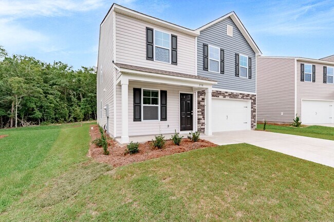 Building Photo - 5 bedroom Benjamin Floor Plan with a relax...