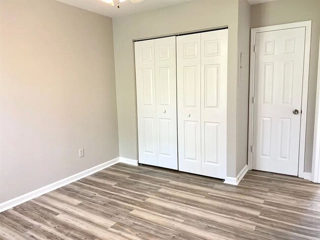 Building Photo - Affordable 4/3 Townhome in Timberwood