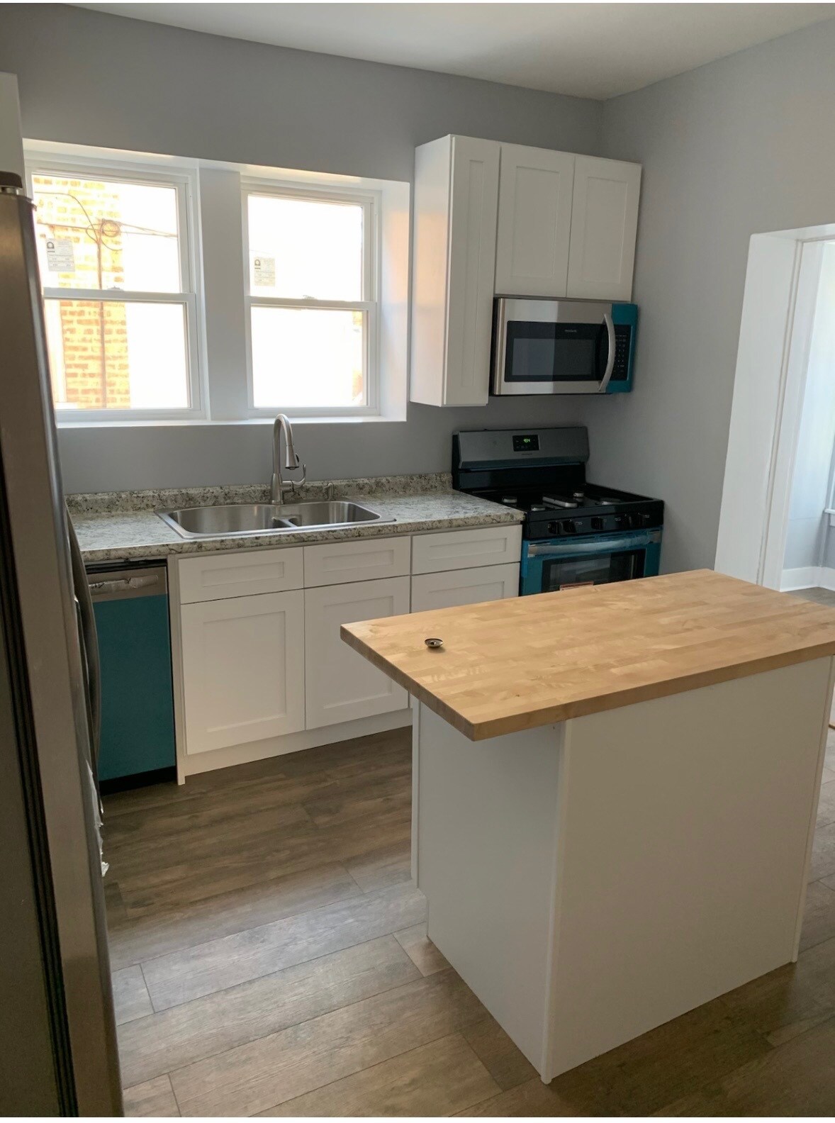 Building Photo - 8340 S Manistee Ave