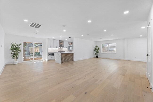 Building Photo - 12315 Barryknoll Ln