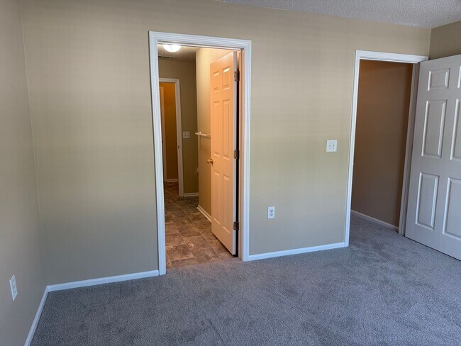 Building Photo - Spacious 2B/2B Renovated Condo - The Reserve in Bluffton - No July Rent!!