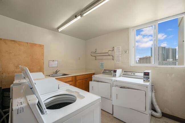 Building Photo - Beautifully upgraded 1-bedroom, 1-bath with Parking $2,300 includes utilities & WIFI