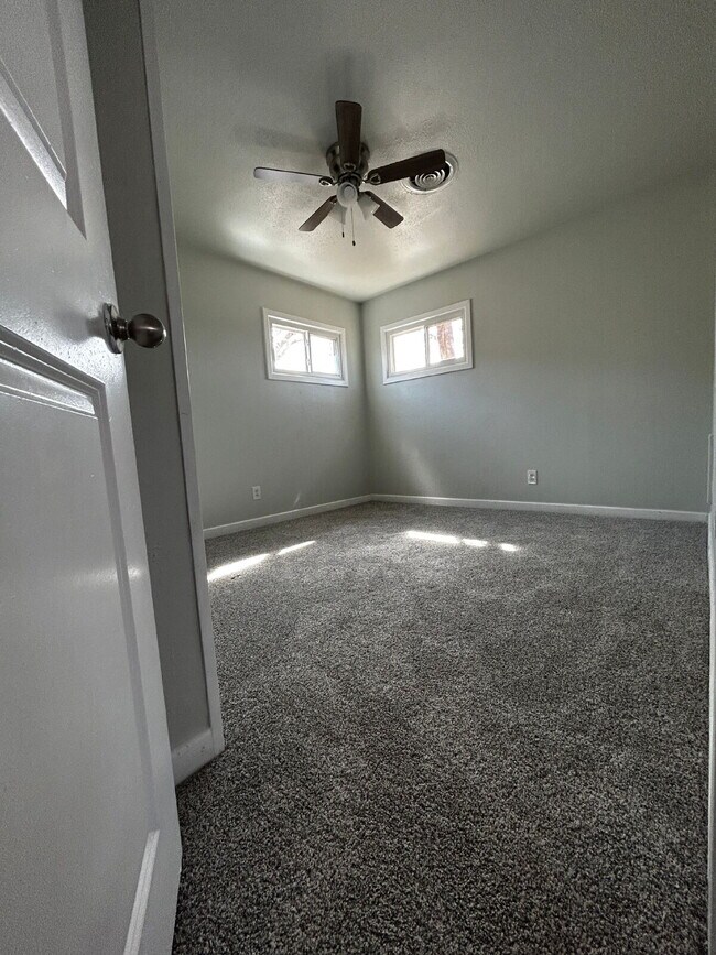 Building Photo - Cute, nicely remodeled 2 Bedroom 1 Bathroom