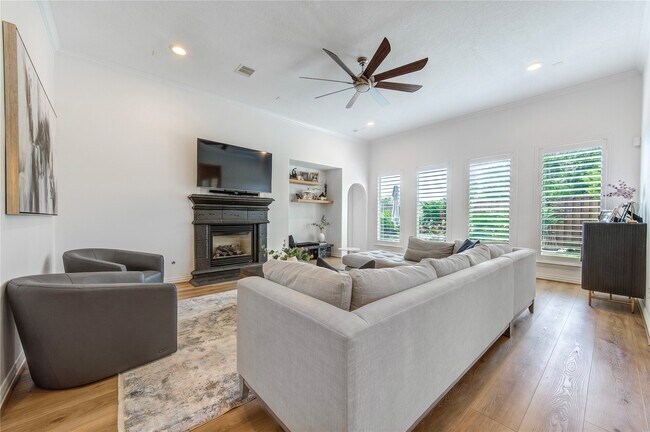 Building Photo - 14510 Tivoli Dr