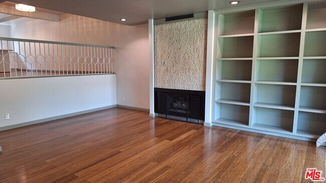 Building Photo - 4751 La Villa Marina