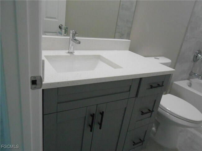 Building Photo - 935 Graystone Ave