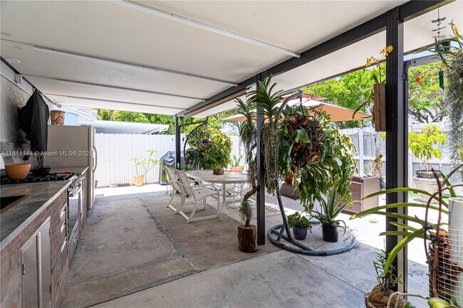 Building Photo - 6931 SW 154th Ct