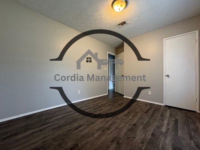 Building Photo - Fenced in 4 Bedroom 1.5 bathroom Home located in Jonesboro