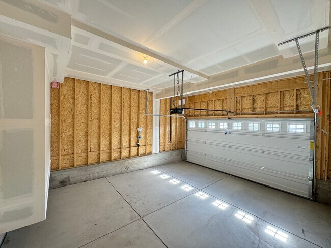 Building Photo - Beautiful newer House in Timnath Lakes!