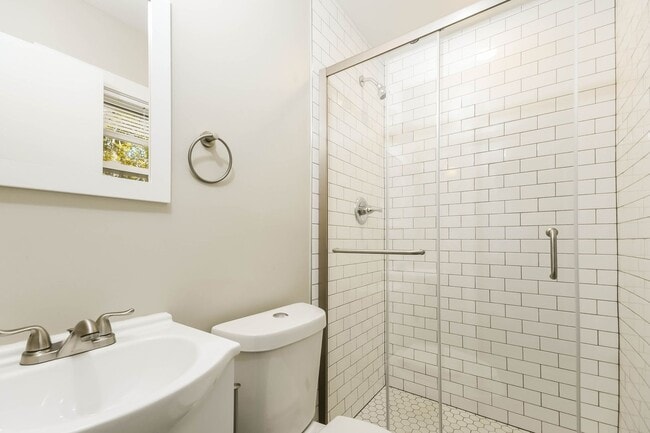 Building Photo - 3 bed / 2 bath ~ West Ashley Area, Move-in...