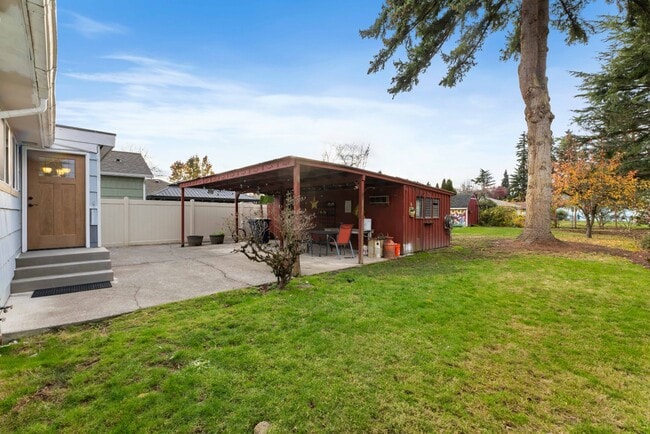 Building Photo - Charming 3BR Home with Private Yard in Puyallup