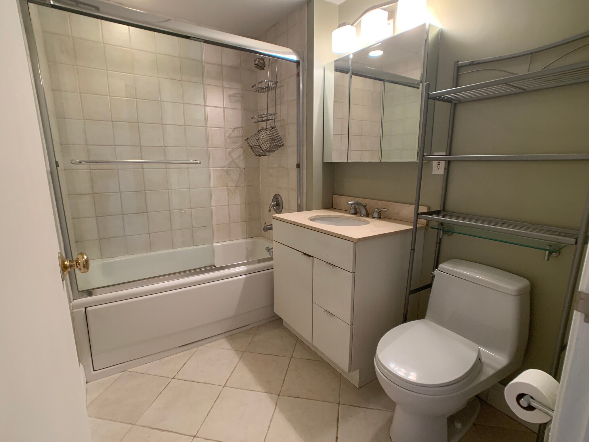Building Photo - 110 Riverway