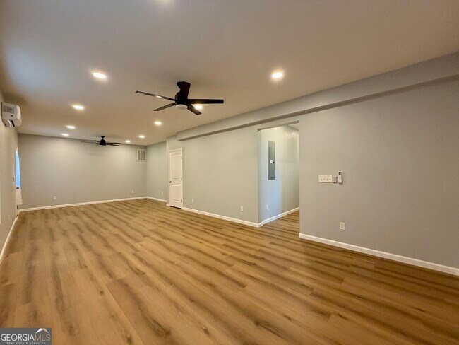 Building Photo - 121 Quail Forest Circle