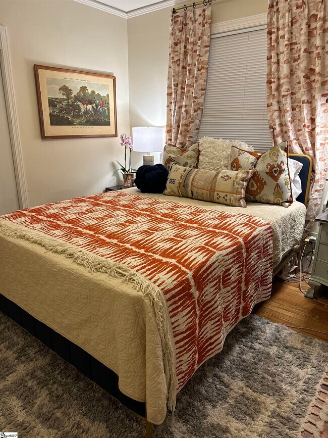 Building Photo - 10 Buist Ave