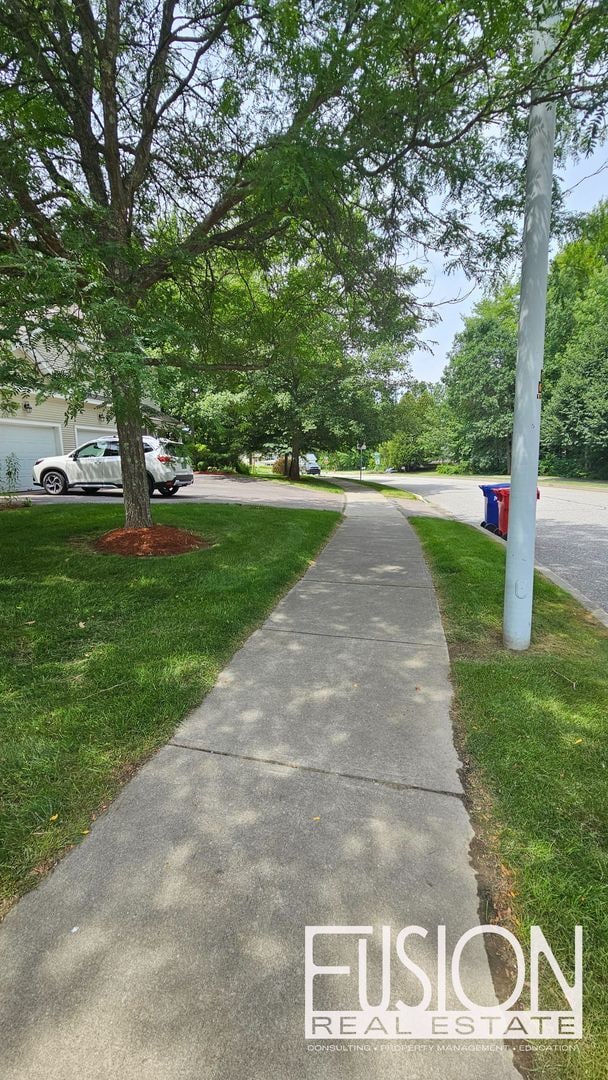 Building Photo - Bright, Modern 3 Bedroom Townhouse in Esse...