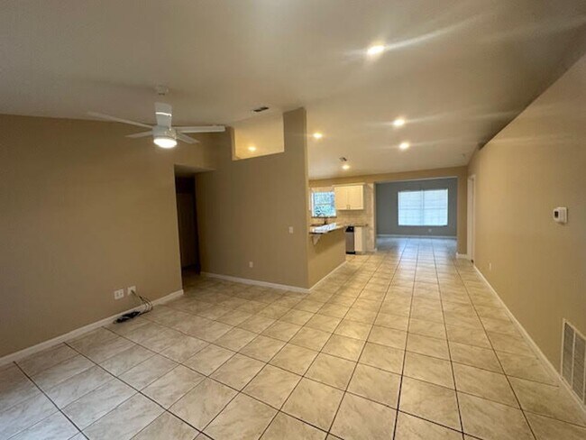 Building Photo - Pool Home on canal for rent !