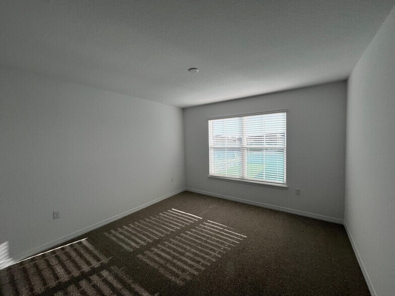Building Photo - 5728 SW 71st Ct