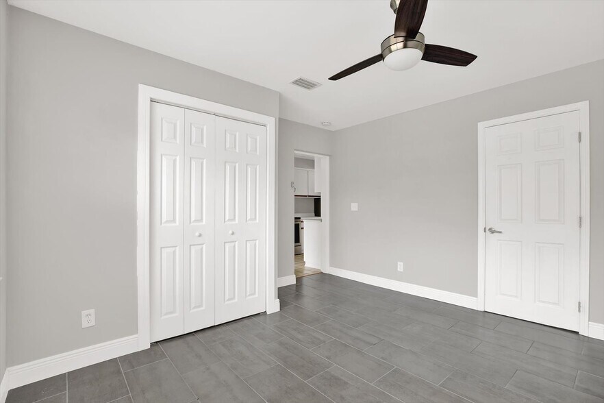 Building Photo - 10711 Seminole Dr N