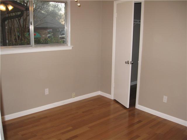 Building Photo - 10207 Rutland Village W