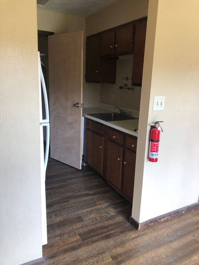 Building Photo - 2 bedroom available July 1st