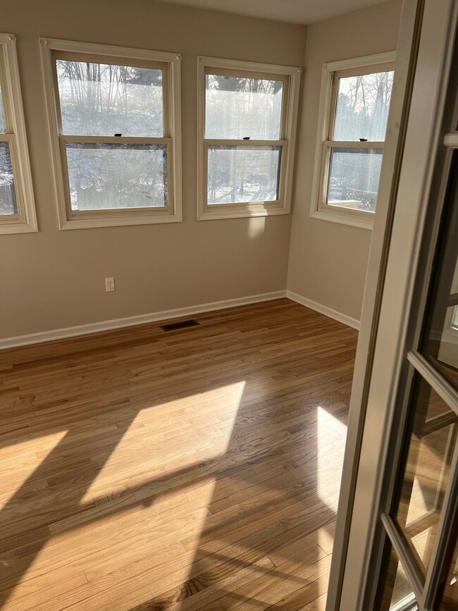 Building Photo - 161 N Gates Ave