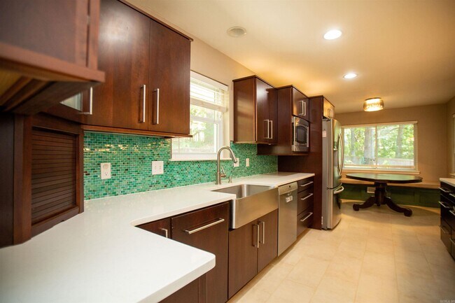 Building Photo - 8607 Linda Ln