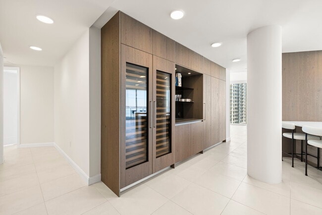 Building Photo - 2900 W Bay to Bay Blvd